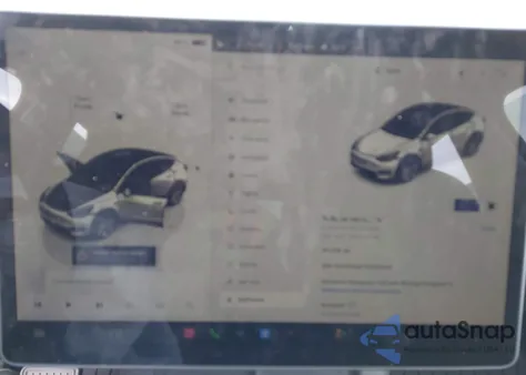 2023 Tesla Model Y Awd/Long Range Dual Motor All-Wheel Drive z USA, uszkodzony, nr VIN 7SAYGAEE7PF610842